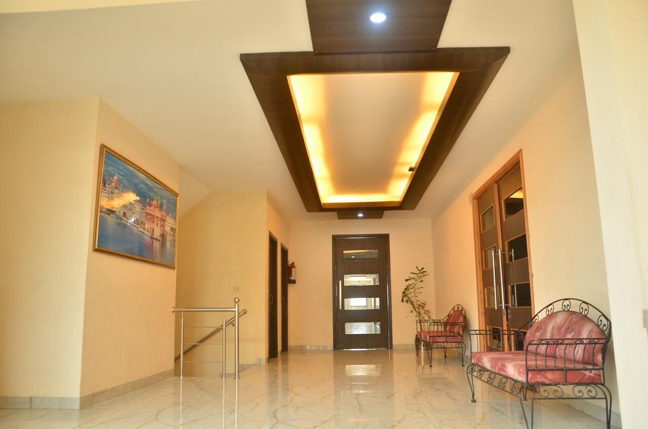 Hotel Milan Palace 阿姆利则 外观 照片
