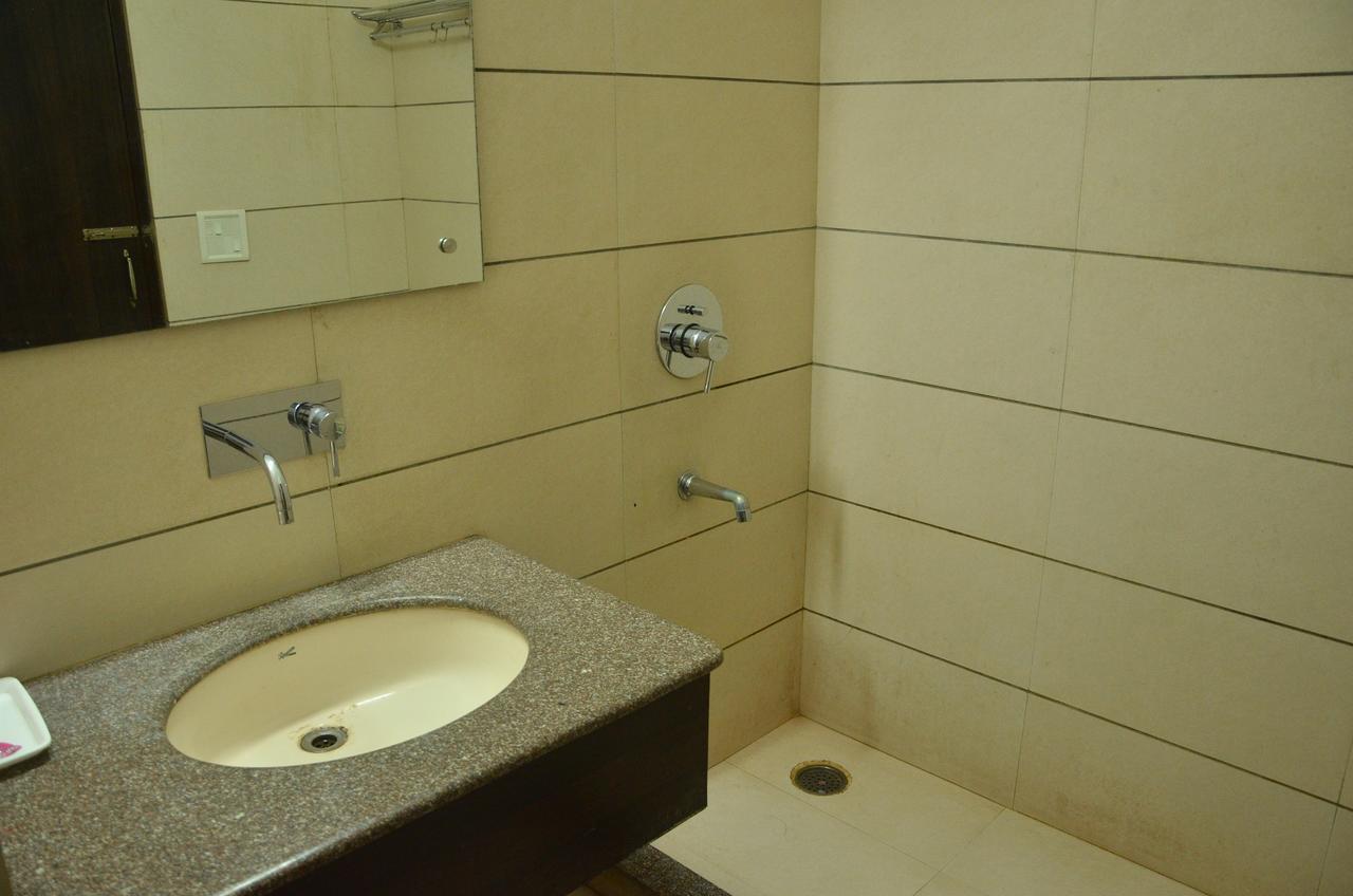 Hotel Milan Palace 阿姆利则 外观 照片